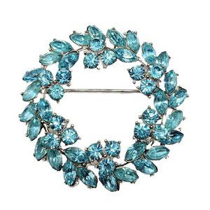 Vintage Crown Trifari Aqua Blue Rhinestone Wreath Open Circle Pin Brooch